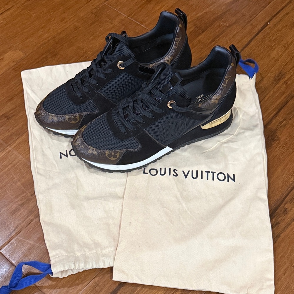 Louis Vuitton sneaks. - Picture 6 of 8